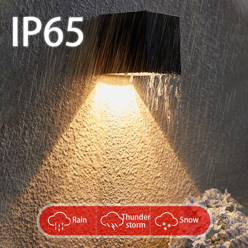 Lampada da parete quadrata da giardino a luce solare a LED Lampada da parete con sensore di luce solare IP65 Impermeabile Cortile Cortile Balcone Recinzione Decorazione Lampade