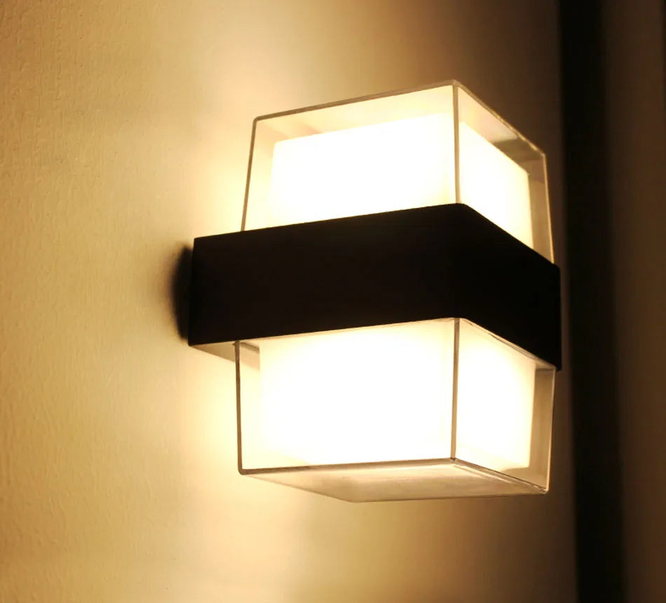 Led Wall Light, Light turns off shortly after people leave, lasting around 20-30 seconds.