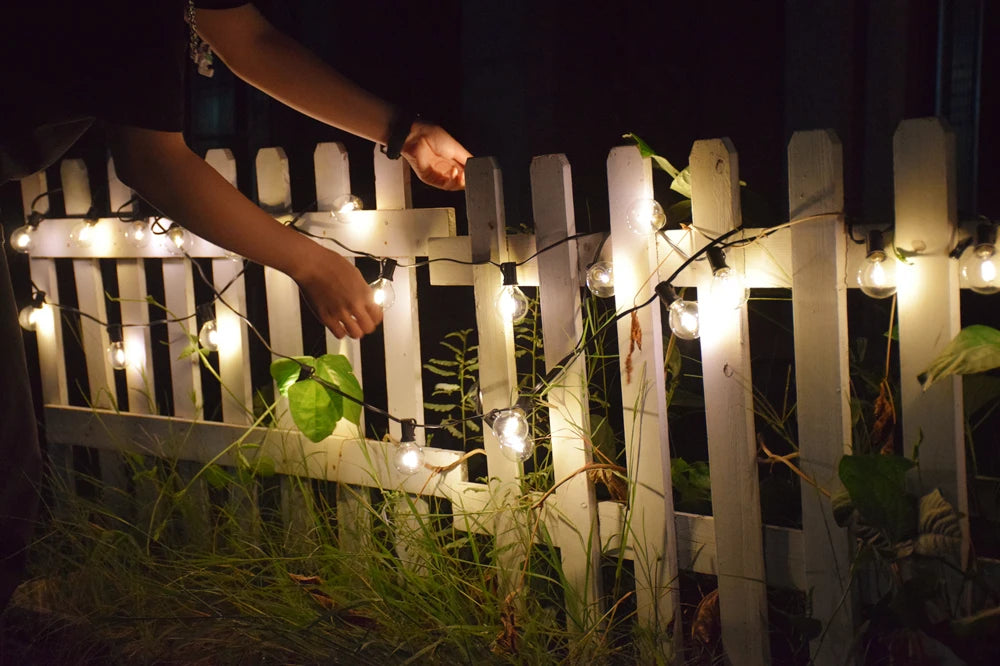 Street Garland Solar Outdoor Light, Solar-powered decoration that converts sunlight into electricity, saving energy and reducing bills.