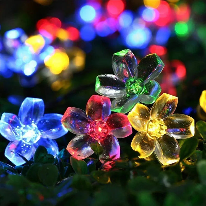 20LED Solar Lamp Solar Garlands Light, Solar-powered LED garland with peach-colored flowers and 20 lights for outdoor decorations.