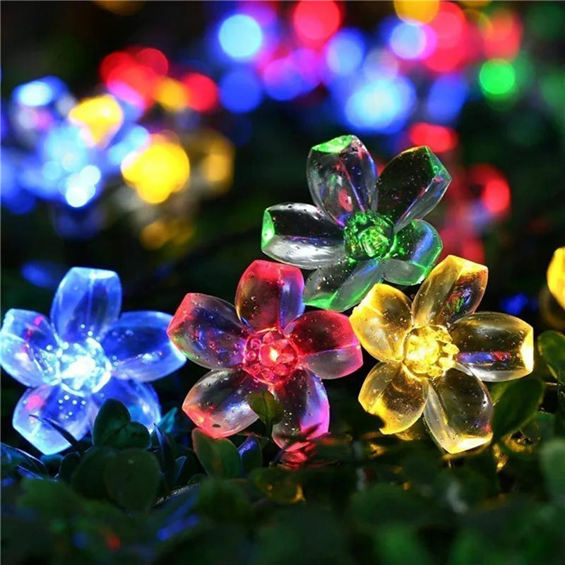 20LED Solar Lamp Solar Garlands Light, Solar-powered LED garland with peach-colored flowers and 20 lights for outdoor decorations.