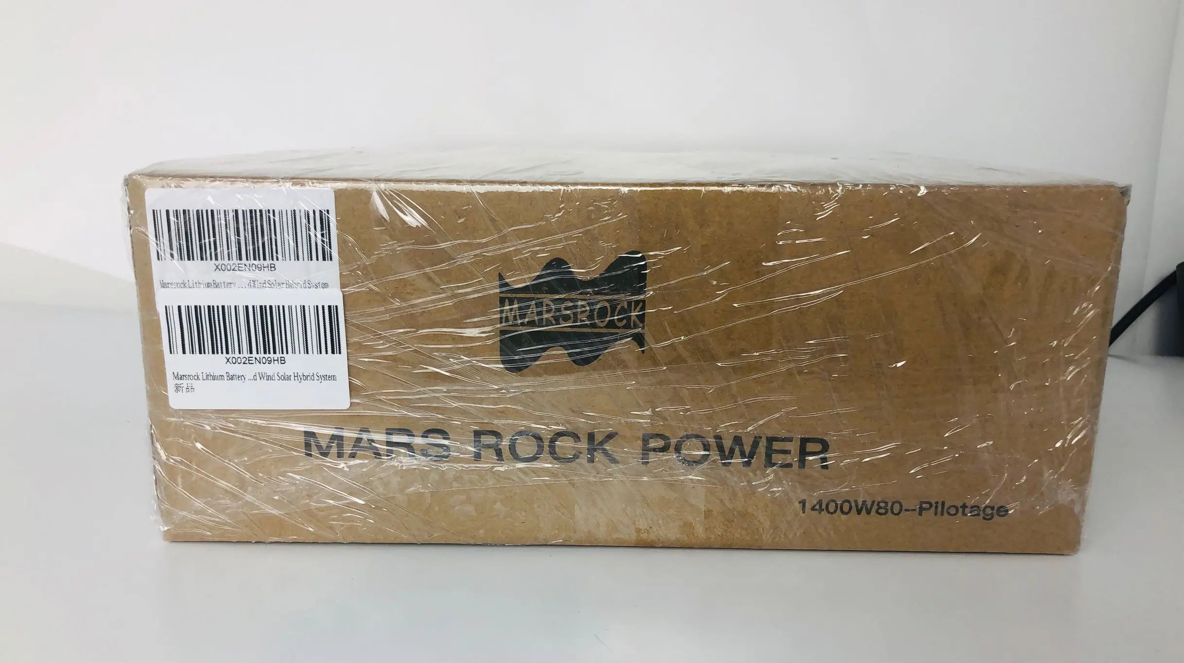 Hybrid wind and solar charger for lithium batteries (Lifepo4), with adjustable settings for safe and efficient charging.