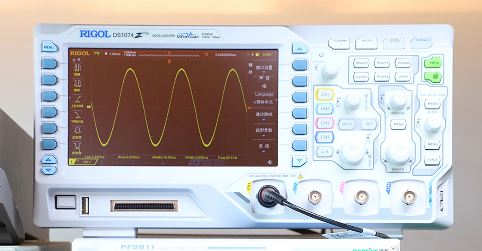 DATOUBOSS Pure Sine Wave Inverter, Low voltage warning: persistent beep and no power output when voltage drops below threshold.