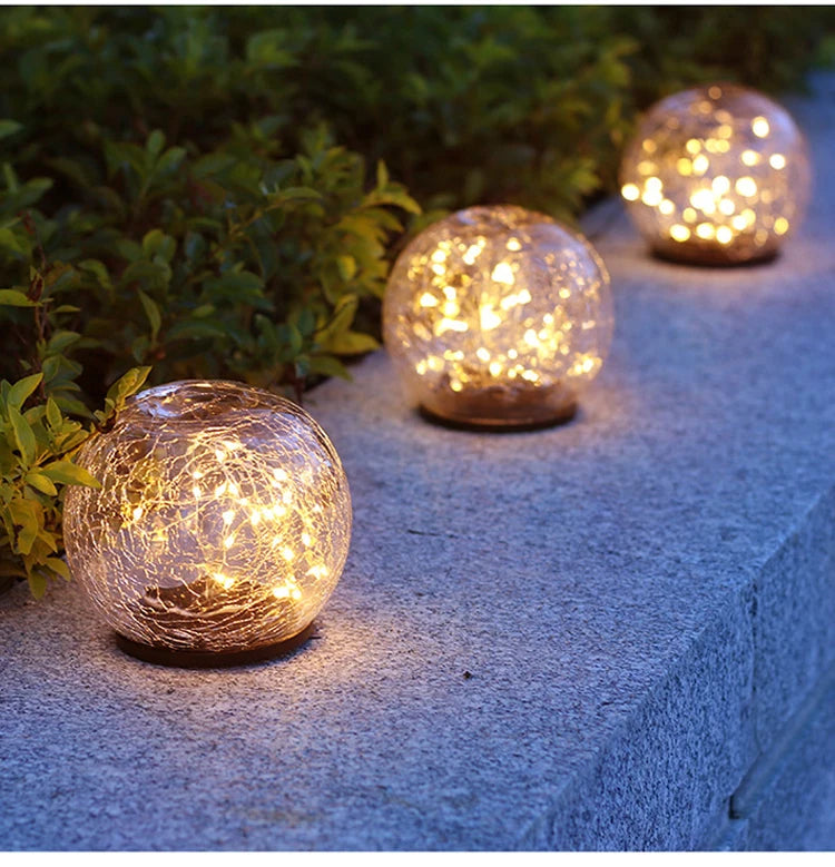 Solar Led Light, Automated solar-powered light with 8-10 hour battery life and automatic charging.