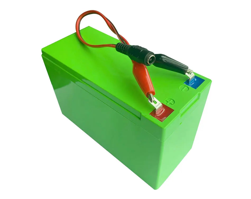 New outdoor rechargeable lithium battery, Rechargeable lithium battery for outdoor use, with solar charging and 12V capacity.