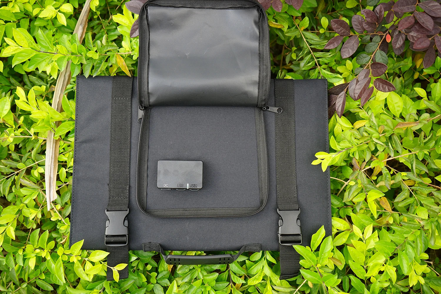 Motorhomes tourists Solar Panel, Portable solar charger for cars, homes, and apartments with 40W output.
