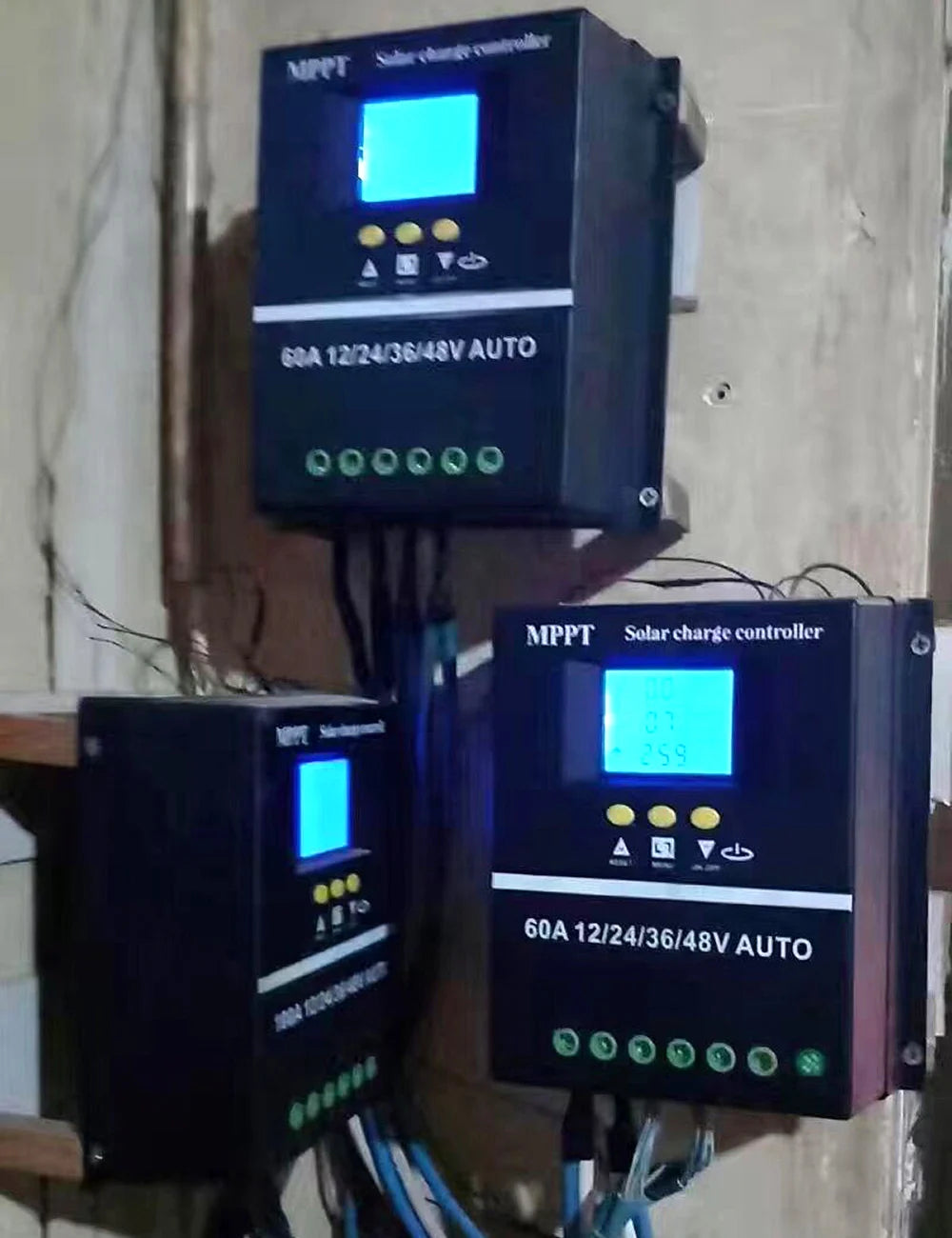 100A/80A/60A MPPT/PWM Solar Charge Controller, Solar charge controller with LCD display and dual USB ports for 12V-48V systems.