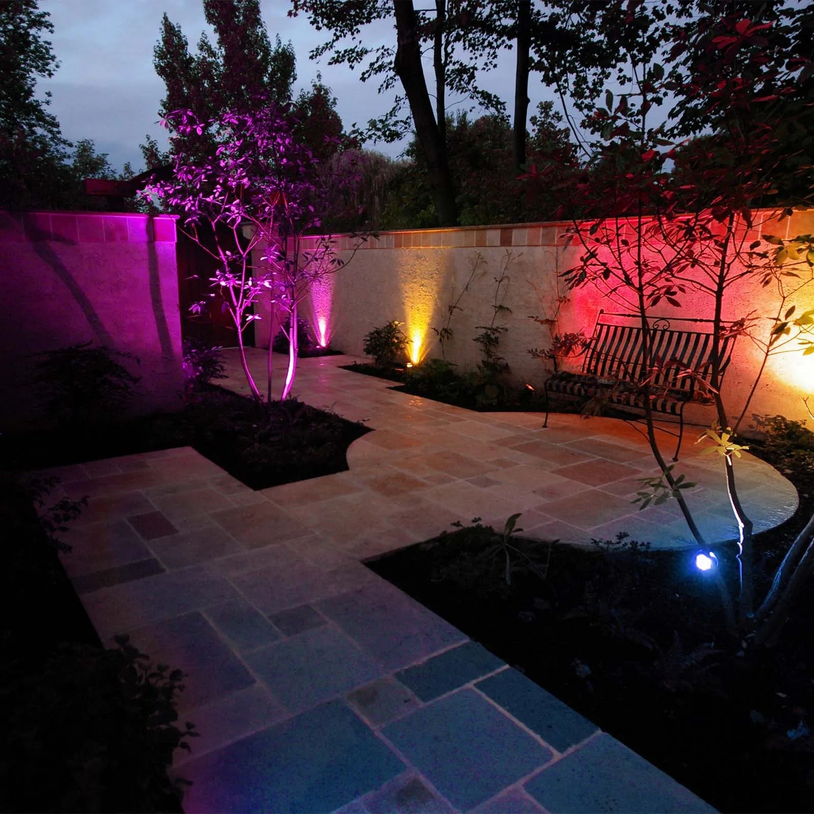 T-sunrise Solar LED Outdoor Light, Auto-adjusting to low-light conditions, this light requires a dark environment to illuminate.