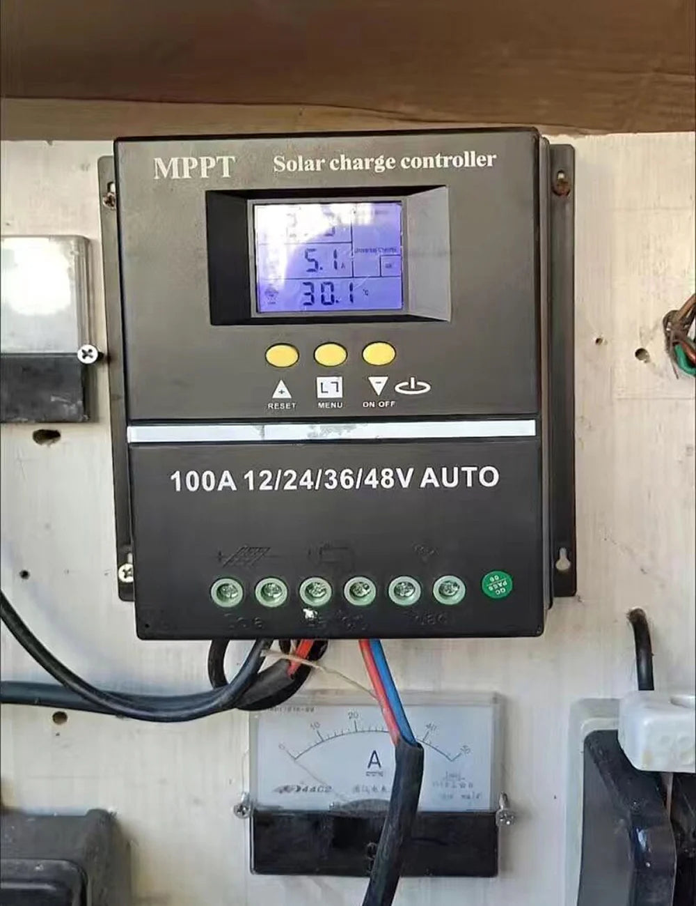 100A/80A/60A MPPT/PWM Solar Charge Controller, Multi-charge MPPT solar controller with LCD display and dual USB ports for charging 12V to 48V systems.