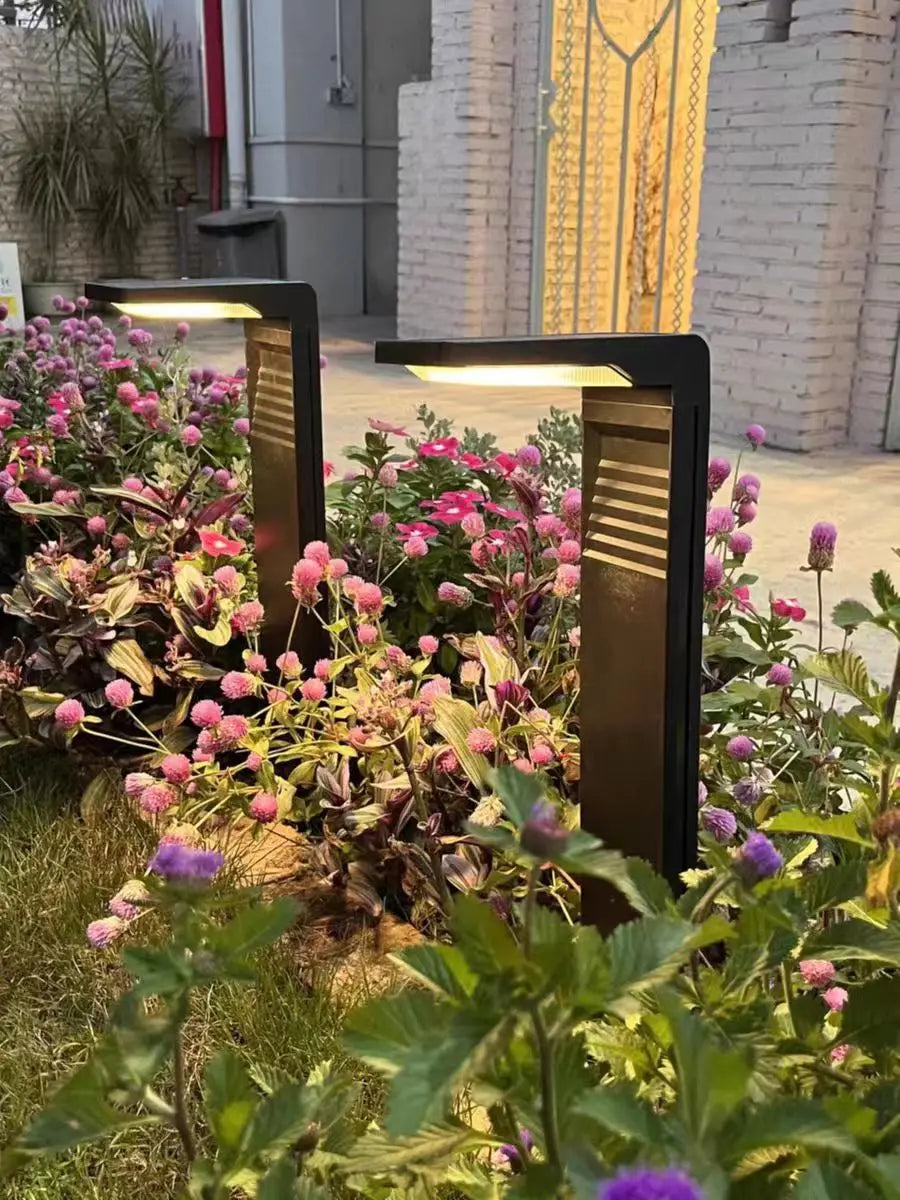 Solar Garden Light, Solar-powered garden light with LED and polycrystalline silicon solar panel, suitable for outdoor use.