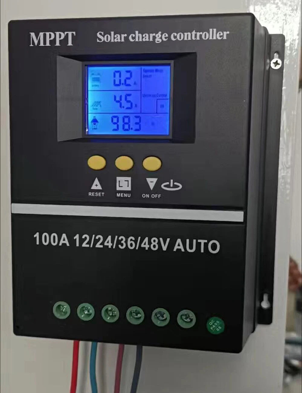 100A 80A 60A MPPT Solar Charge Controller, Solar charge controller with LCD display, supports 12V to 48V, 100A capacity, and MPPT technology.